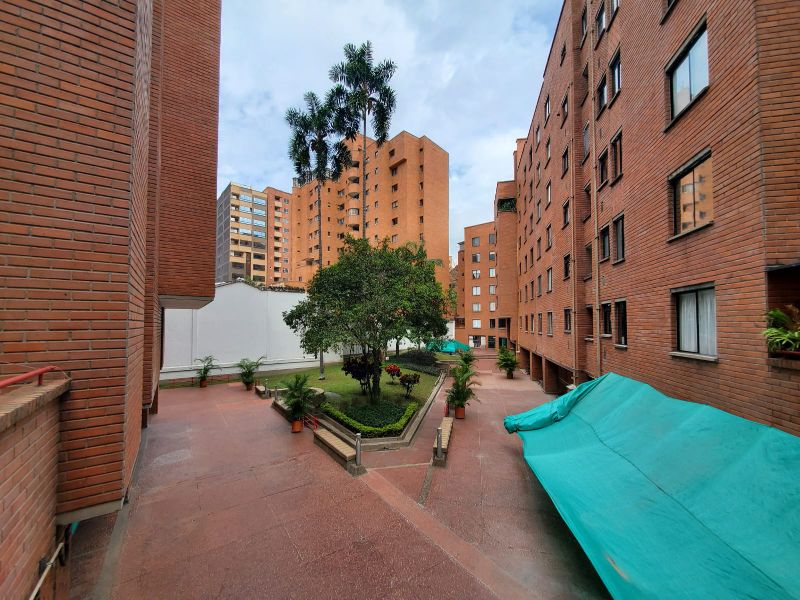 Apartamento dúplex en Laureles cerca a la Iglesia Santa Tererita - Edificio Plaza de la Iglesia