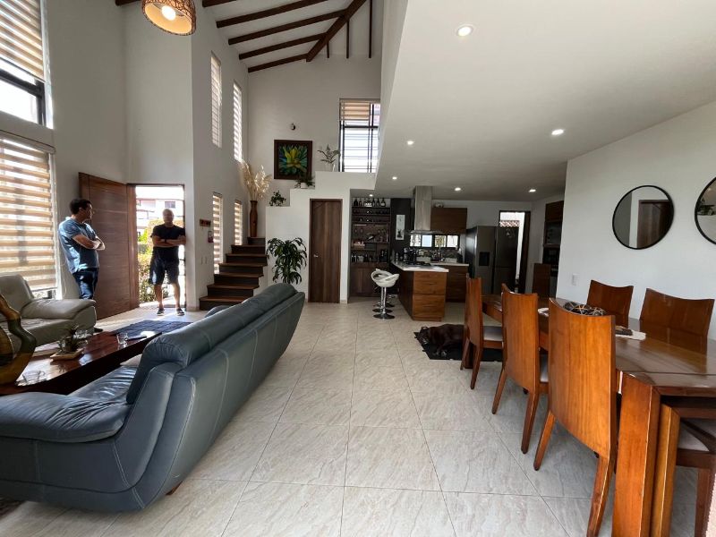 Casa campestre en la Ceja - Antioquia en unidad cerrada para venta o permuta por propiedad en parcelación de 1 sólo nivel.