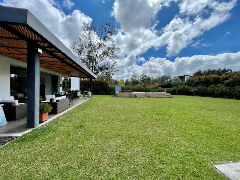 Casa en unidad cerrada de 438 m2 cerca al Tablazo