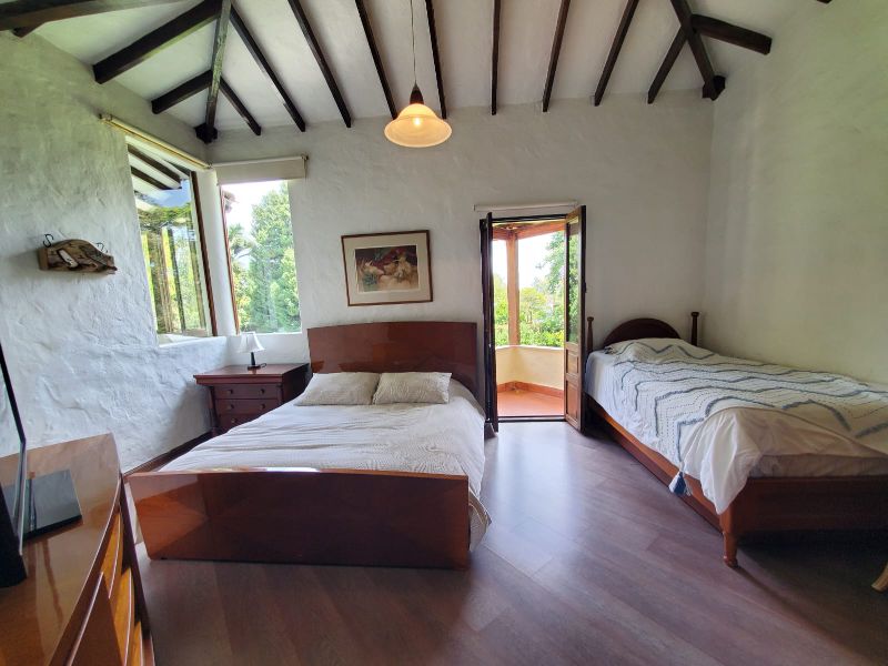 Casa independiente tipo española cerca de Jardines de LLanogrande