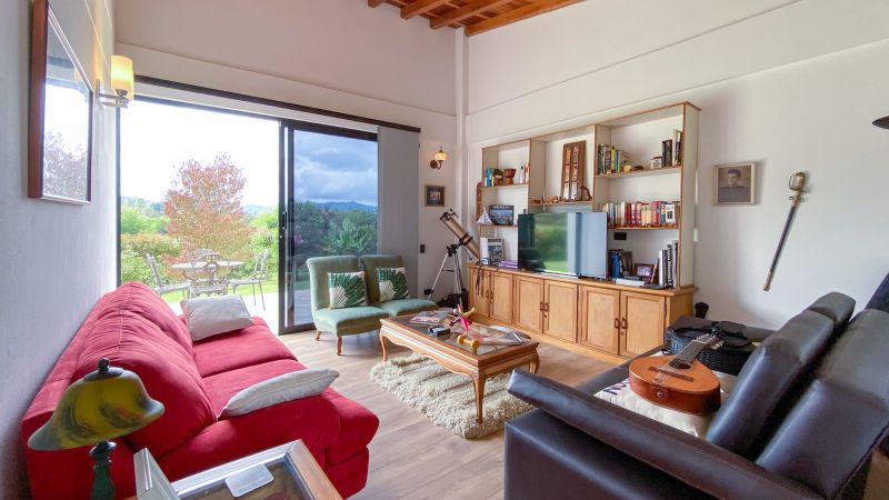 Casa campestre en parcelación cerca al club llanogrande de un sólo nivel