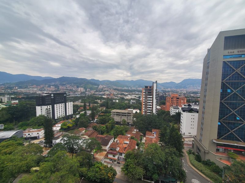 Apto en Av del poblado con gran vista y ubicación.