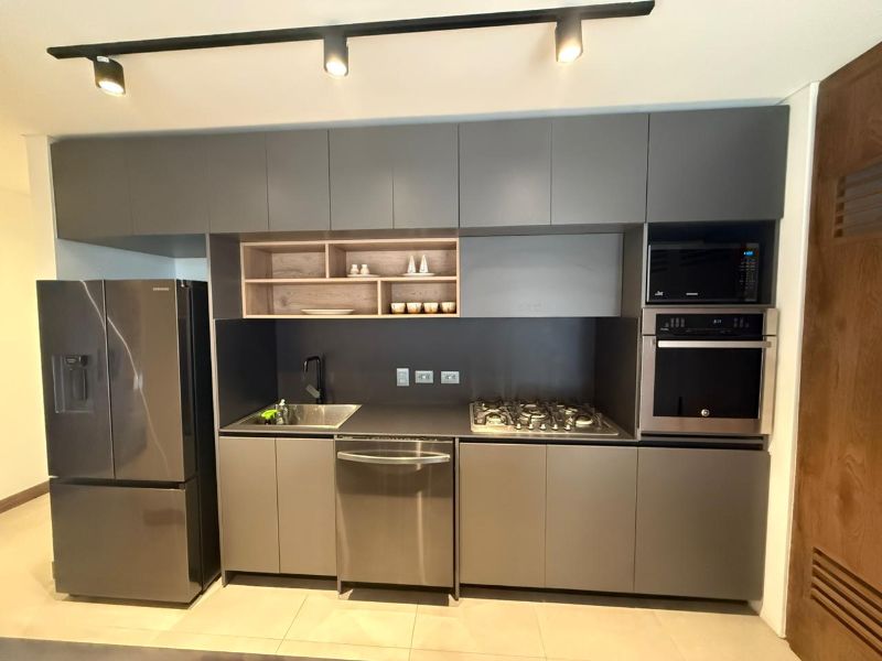 Apartamento moderno y lujoso de excelentes acabados diseñado para rentas cortas, alta valorización y rentabilidad.