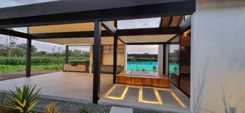 Casa para estrenar de un sólo nivel en parcelación Premium