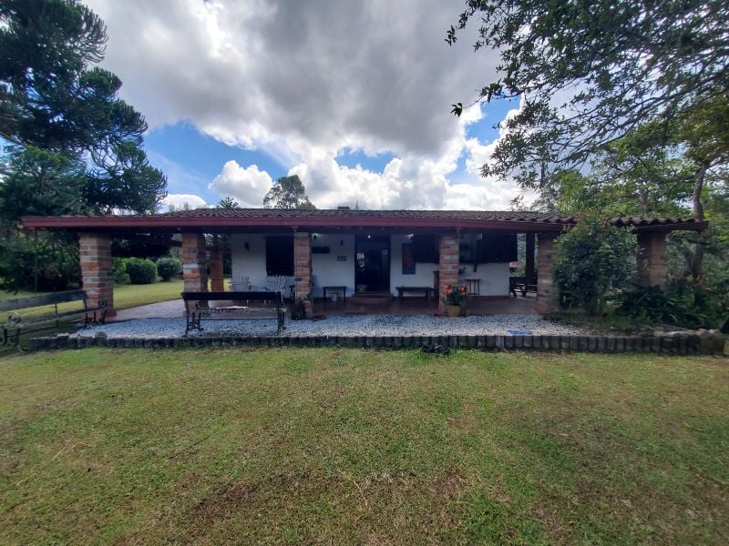 Casa independiente en Pontezuela con pesebreras