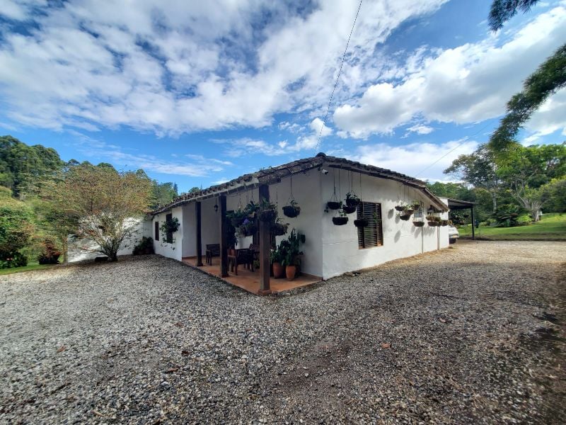 Casa independiente en Pontezuela cerca en pleno Distrito equino.