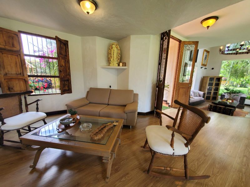 Casa independiente tipo española cerca de Jardines de LLanogrande