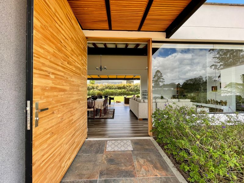 Casa en unidad cerrada de 438 m2 cerca al Tablazo