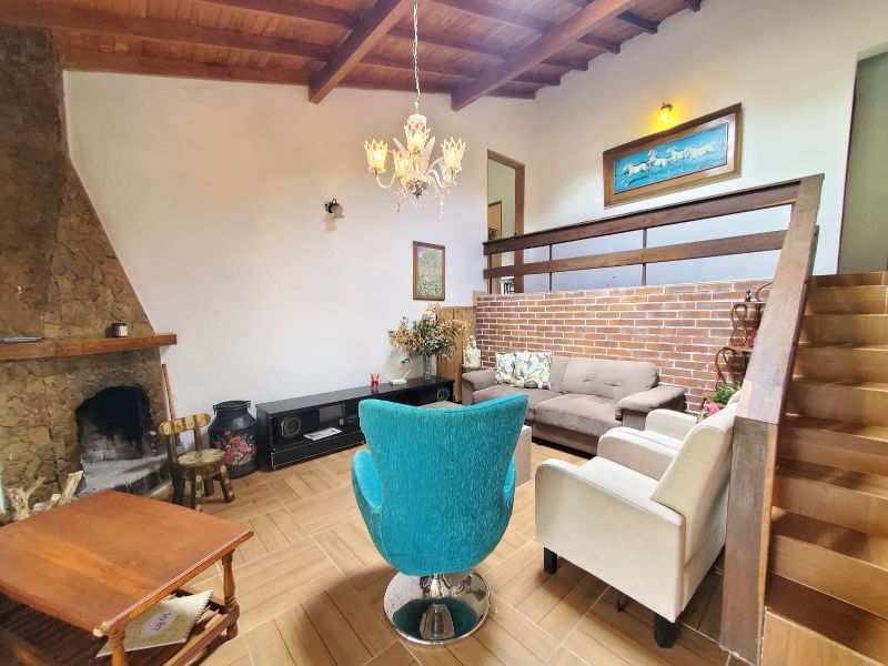 Finca independiente tradiconal con lote espectacular, plano el Pontezuela