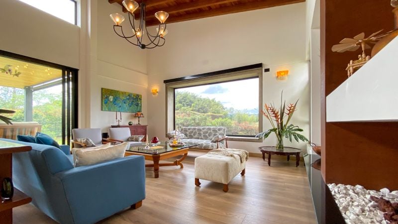 Casa campestre en parcelación cerca al club llanogrande de un sólo nivel