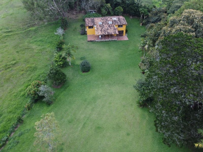 Finca independiente tradiconal con lote espectacular, plano el Pontezuela