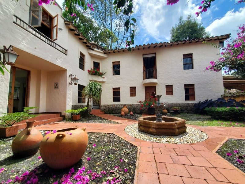 Casa independiente tipo española cerca de Jardines de LLanogrande