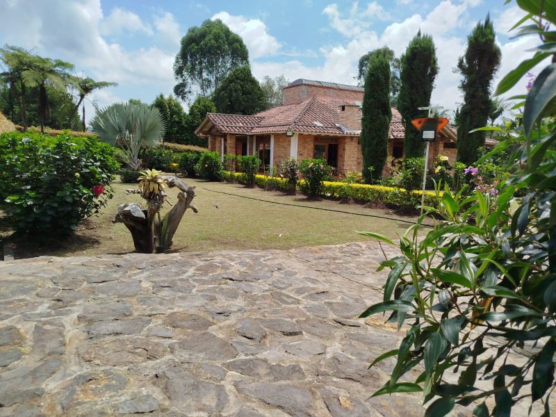 Casa cerca a vía principal Pontezuela - Llanogrande
Pontezuela