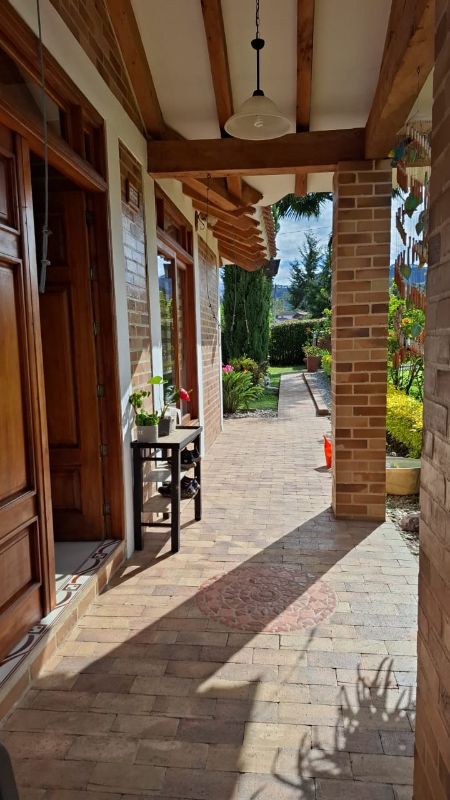 Casa cerca a vía principal Pontezuela - Llanogrande
Pontezuela