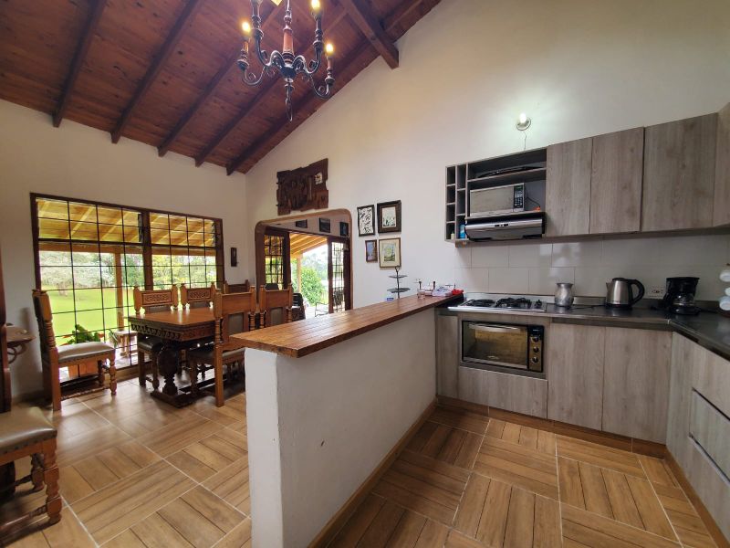 Finca independiente tradiconal con lote espectacular, plano el Pontezuela