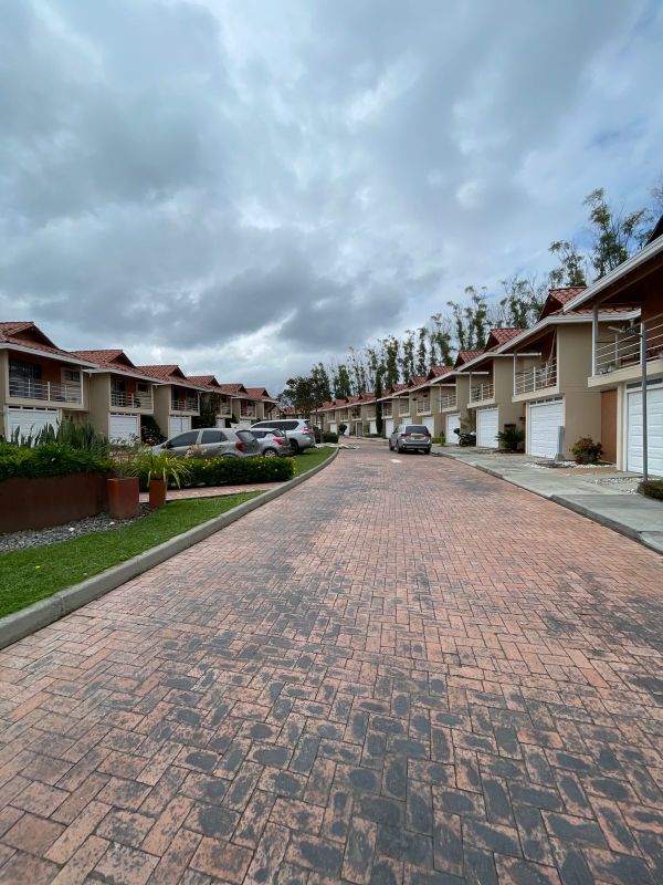 Casa muy cerca a Viva La Ceja parcialmente remodelada en venta