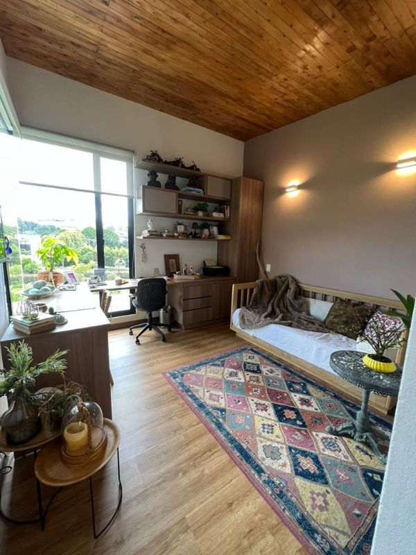 Venta de casa de un sólo nivel en Llanogrande sector de Pontezuela en parcelación cerrada con hermoso paisajismo.