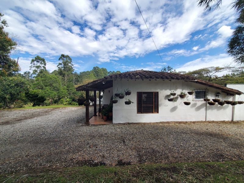 Casa independiente en Pontezuela cerca en pleno Distrito equino.
