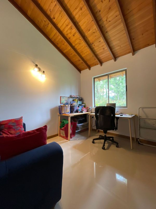 Casa muy cerca a Viva La Ceja parcialmente remodelada en venta