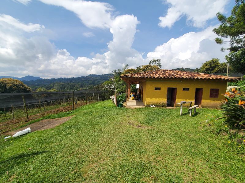 Lote independiente en Cabeceras cerca de Jardines de LLanograde