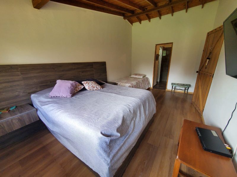 Finca independiente tradiconal con lote espectacular, plano el Pontezuela