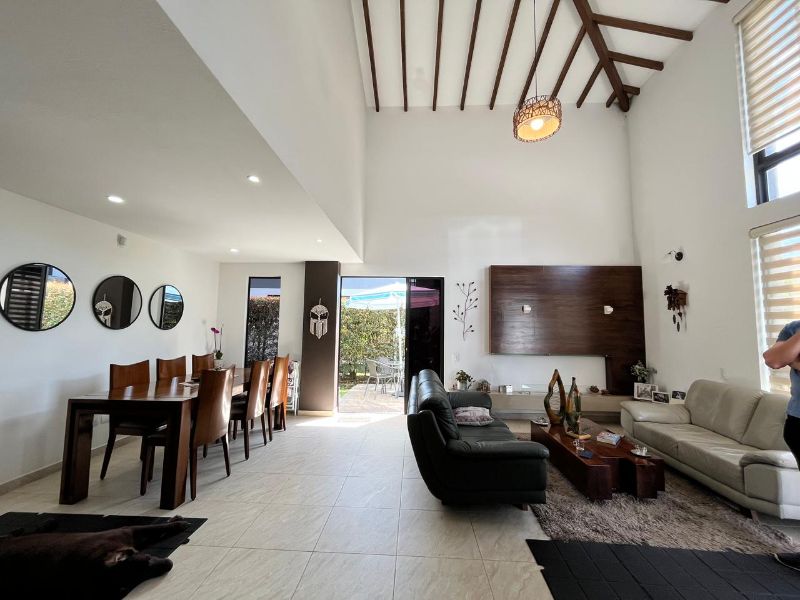 Casa campestre en la Ceja - Antioquia en unidad cerrada para venta o permuta por propiedad en parcelación de 1 sólo nivel.