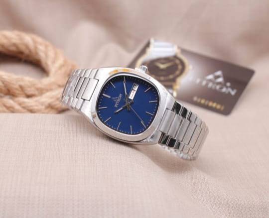 Men Glossy Style Silver Japan Quartz Movement Water Resistant Bracelet Watch