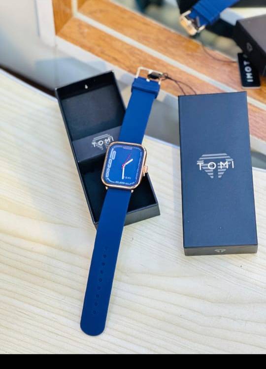 Men Stylish Rectangle Dial Rubber Strap Watch