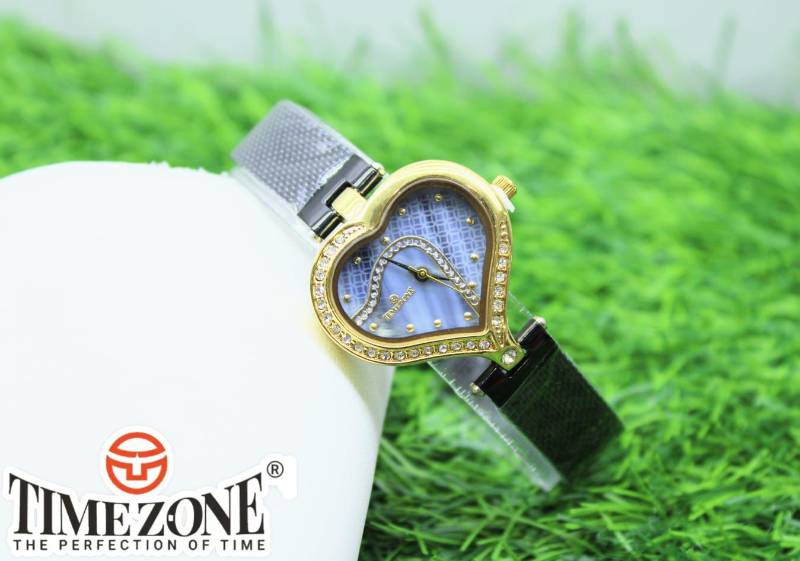 Women Stylish Heart Shape Mesh Band Watch