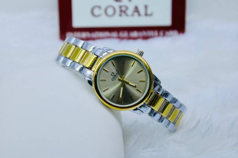 Elegant Solid Round Dial Analog Watch
