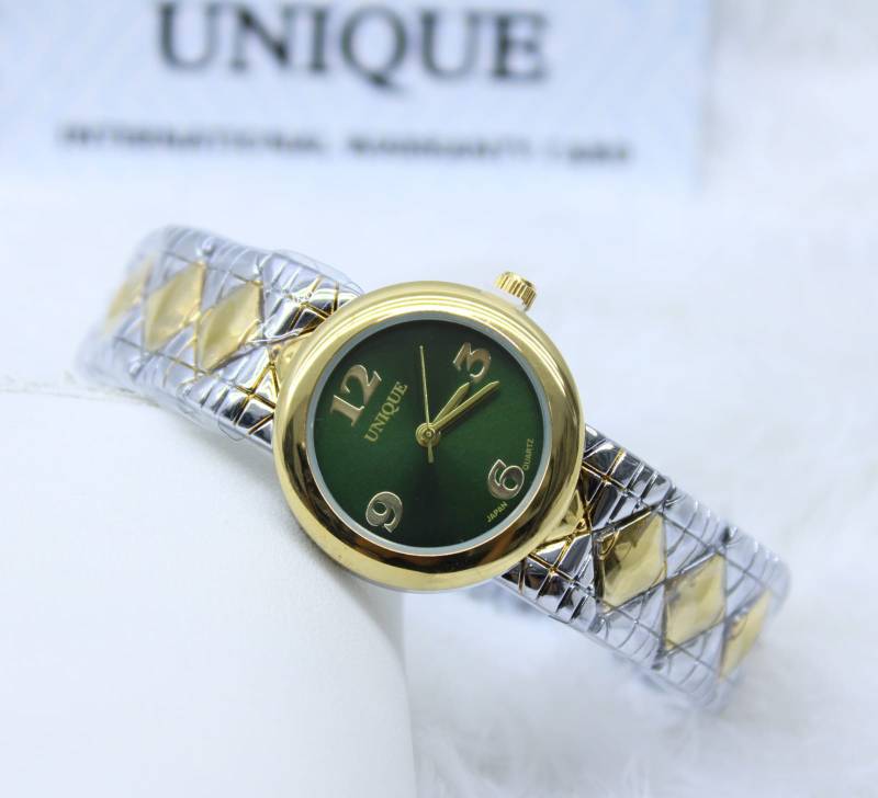 Women Premium Round Dial Water Resistant Bracelet Watch