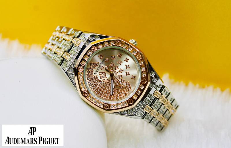 Women Luxury Design Gemstone Water Resistant Bracelet Watch