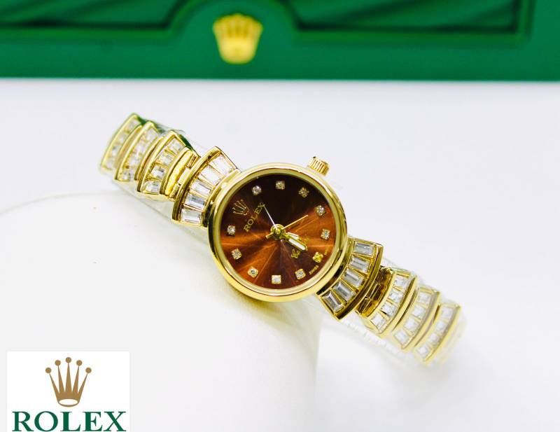 Ladies Bold and Stylish Designer Bracelet Watch