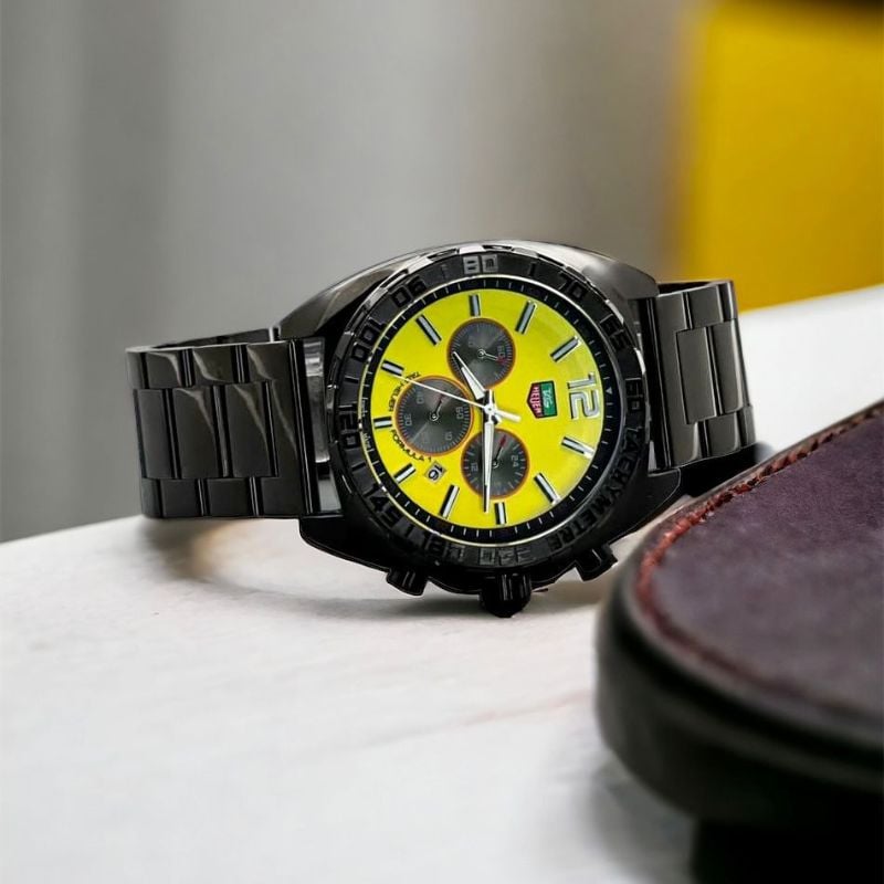 TAG

Heuer Formula 1 Quartz Watch

Chronograph