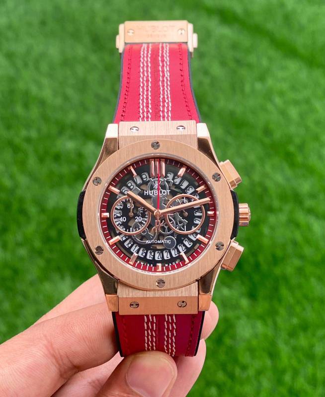 The very essence of the art of the fusion perfectly captured in this Big Bang in steel and fibre strap
