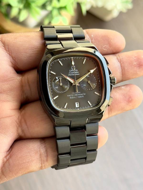 The Omega Seamaster Professional in this sleek black finish exudes modern elegance and timeless craftsmanship