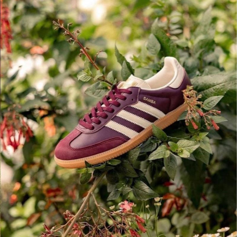 ADIDAS SAMBA MAROON

EXTRA LACE &

WITH OG BOX

KEYCHAIN