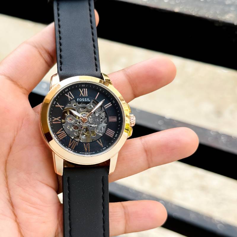 A Fossil automatic watch is a beautiful blend of style, and mechanical ingenuity which doesn't rely on batteries-it's powered by the natural motion of your wrist