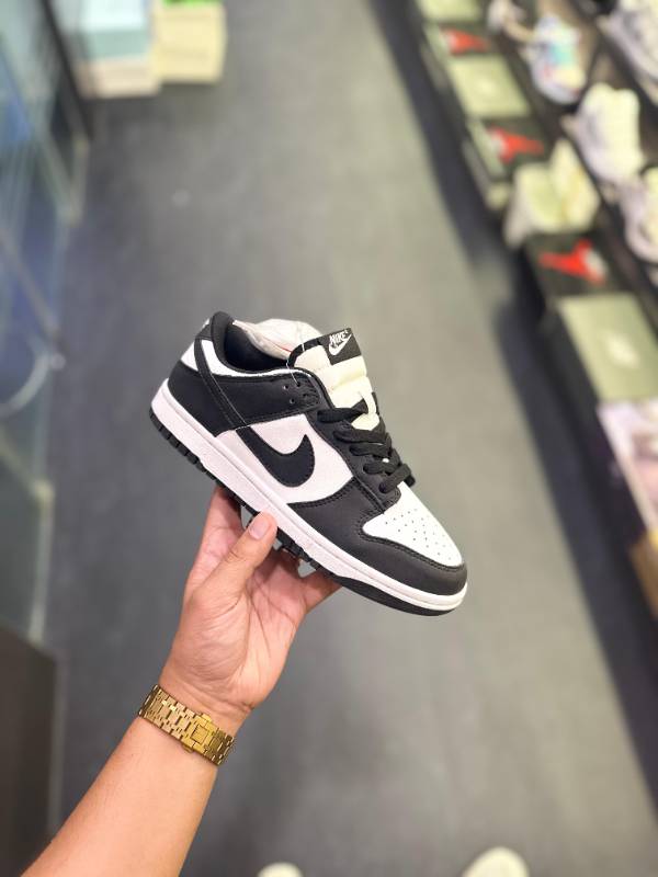 NIKE SB DUNK PANDA