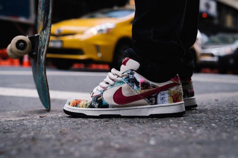 NIKE SB DUNK LOW PARIS
