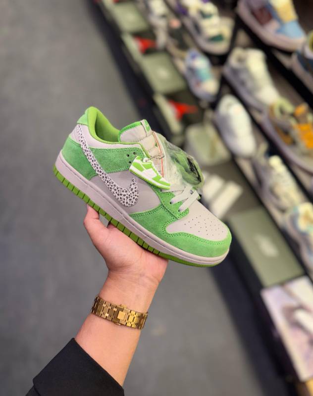 NIKE SB DUNK CHLOROPHYLL 2025
