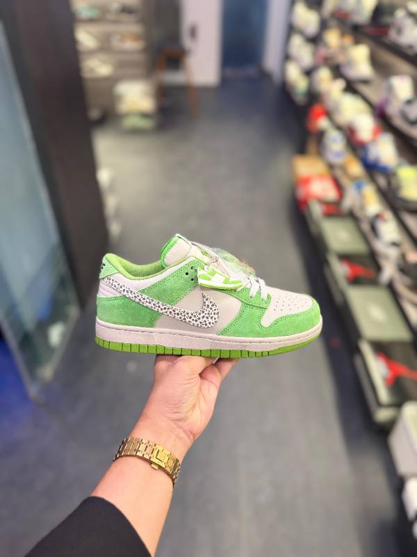 NIKE SB DUNK CHLOROPHYLL 2025
