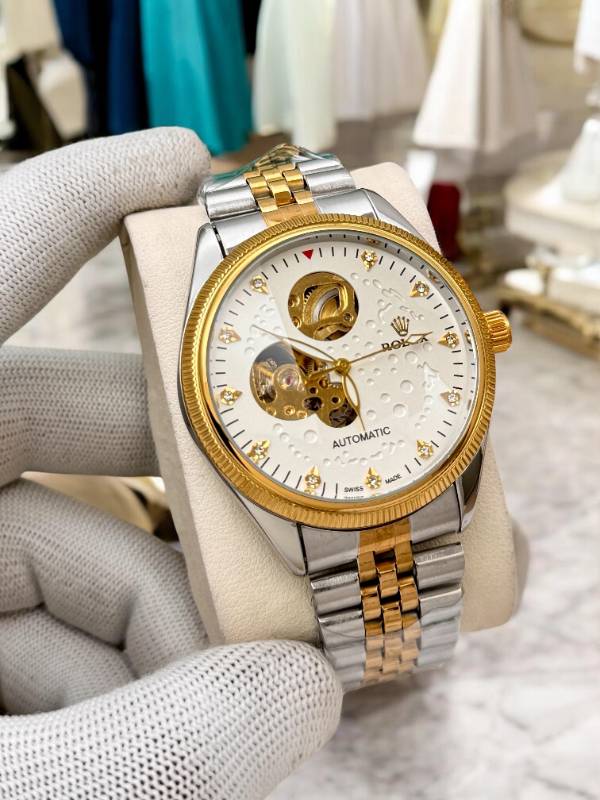 AN AUTOMATIC MECHANISM IN STEEL LUXURY BELT
