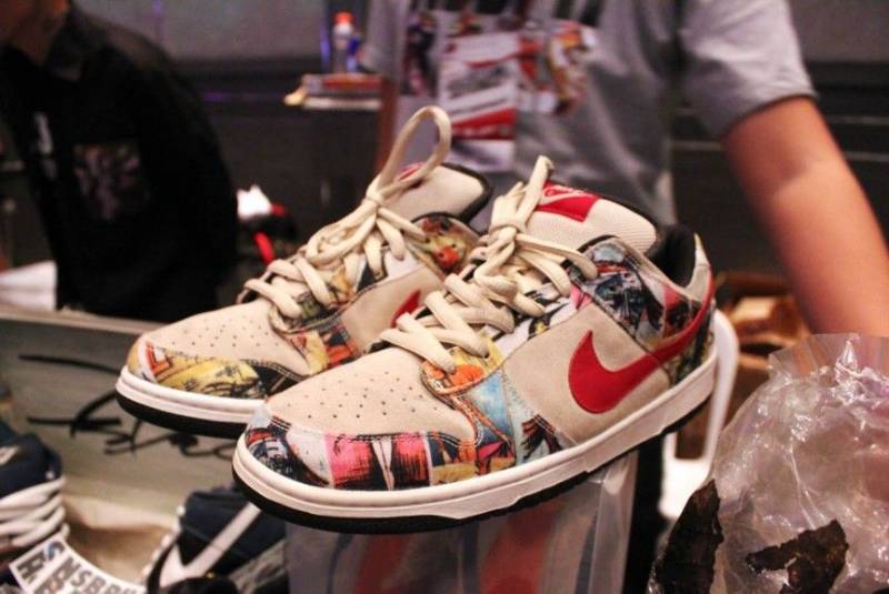 NIKE SB DUNK LOW PARIS