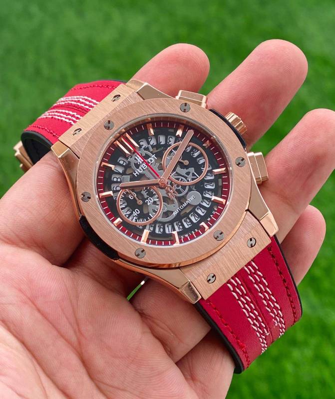 The very essence of the art of the fusion perfectly captured in this Big Bang in steel and fibre strap