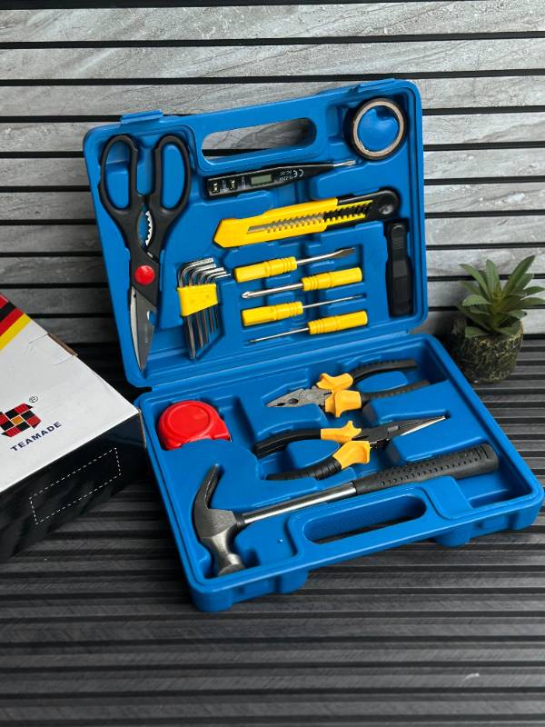 COMPACT MULTI-PURPOSE TOOL KIT