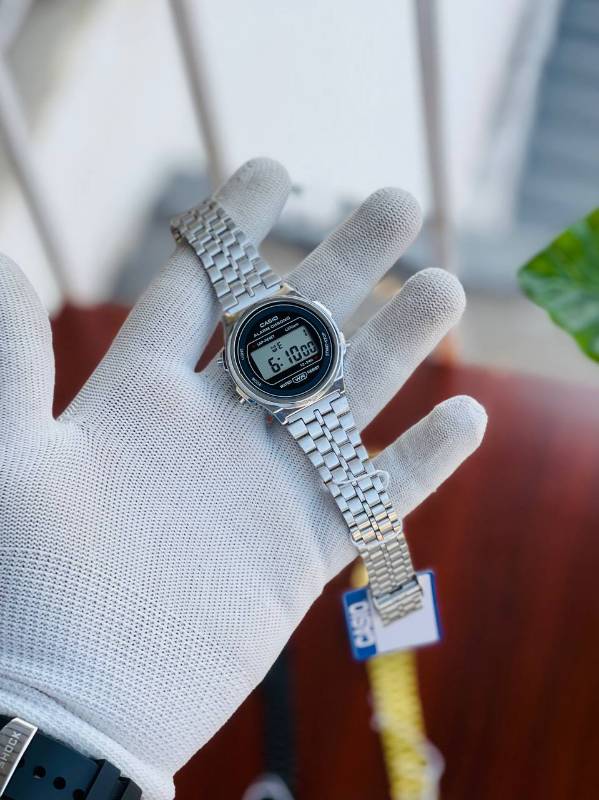 TRENDING MODEL CASIO