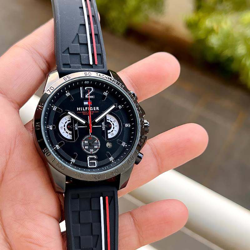 Daring and complex inside and out, our new Modern Decker Chronograph Machine makes an unforgettable Impression.