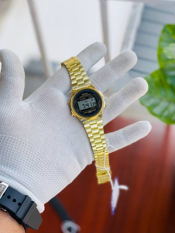 TRENDING MODEL CASIO
