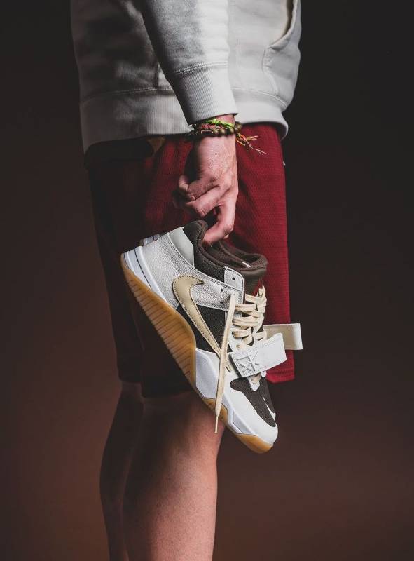 AIR JORDAN JUMPMAN JACK

TR TRAVIS SCOTT SAIL